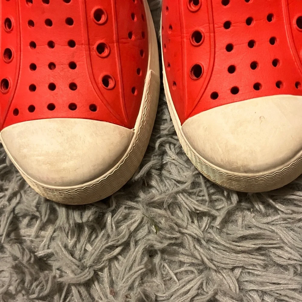 Native Jefferson Rubber Slip On Shoe J Size 6 Red Waterproof UNISEX